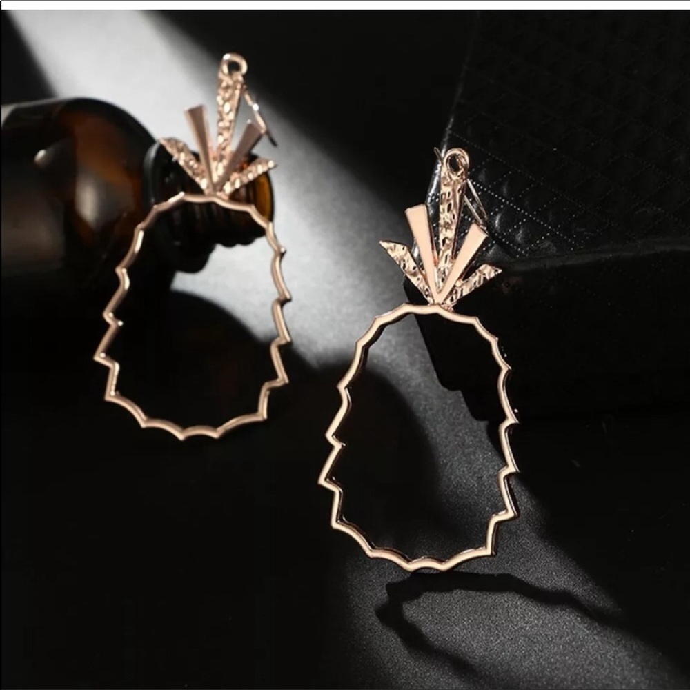 BOGO 🥳 🍍Pineapple Outlined Earrings